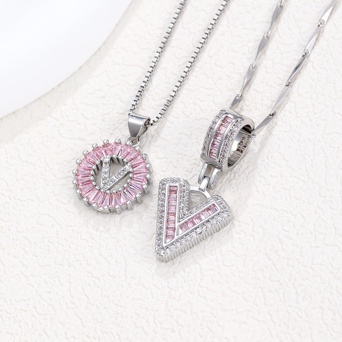 Hot-Selling Full Diamond Pink Rock Candy 26 Letter Pendant Necklace for Women Copper Inlaid Zircon Round Flower Jewelry Set 